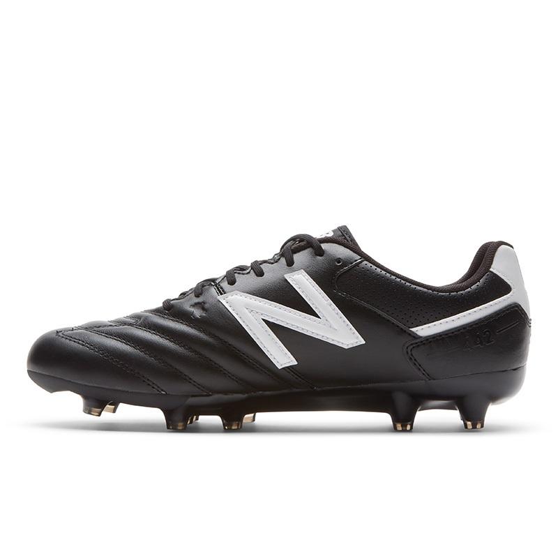 new balance 2e football boots